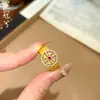 Novo Anel Dourado com Coração Vermelho-Rosa Cravejado de Diamantes Estilo Chinês Retrô, Anel Versátil de Dedo Indicador de Luxo Leve de Nicho, Joias Douradas de Areia