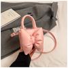 Bolsa Quadrada Pequena com Laço Moda Feminina Coreia do Sul Bolsa Simples de Ombro 2025 Nova Bolsa Feminina de Nicho Portátil marrom