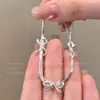 Elegante y Sofisticado Estilo Lazo Hueso de Serpiente Collar para Mujer, Nuevo Minimalista Lujo Ligero Nicho Diseño Cadena Clavícula Pulsera
