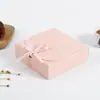 Cajas de Papel Kraft con Tapa Abatible en Stock al por Mayor, Cajas de Regalo para Postres de Cartulina Blanca, Cajas de Empaque Combinadas para Macarons con Lazo al por Mayor