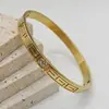 Pulsera de Acero de Titanio con Incrustaciones de Diamantes para Mujer con Patrón de la Gran Muralla, Pulsera Abierta Elegante de Alta Gama, Joyería que No se Desvanece al por Mayor