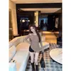 Camiseta Longa Cinza Chique Plissada [Ajuste Personalizado] para Mulheres, Outono Slim-Fit com Design Irregular