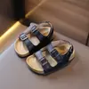 Sandálias Infantis 2026 Verão Novo Moda Meninos Sandálias Abertas na Ponta Meninas Sapatos de Praia com Solado Macio Sandálias Esportivas para Bebê