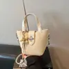 Bolso de cubo de agua de mano para mujer 2026 nuevo popular de primavera y verano super caliente nicho bandolera bolso para el trabajo y el trayecto
