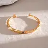 Pulseira geométrica aberta em forma de C metálica lisa europeia e americana, pulseira personalizada de nicho ins transfronteiriça, joia da moda de alta qualidade