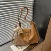 Mochila feminina de nicho, bolsa de ombro única da moda para o início do outono, elegante e versátil, grande capacidade, estilo coreano, bolsa tote simples, novo modelo