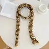 Bufanda estrecha a rayas texturizada de estilo coreano para otoño e invierno, bufanda larga de punto suave y acogedora, calentador de cuello versátil y cálido