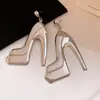 Pendientes Colgantes de Zapato de Tacón Brillante de Metal Aguja Plateada Transfronterizos Europeos y Americanos Pendientes de Nicho de Gama Alta Accesorios para Orejas de Lujo Ligero Retro