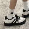Zapatos de Lona con Estrella de Suela Gruesa 2026 Primavera/Otoño Nuevo Estilo Dulce y Fresco Aumentan la Altura Casual Zapatos de Tabla Versátiles con Faldas Zapatos Blancos