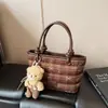 Bolsa tote estilosa e espaçosa para mulheres, nova coleção 2026, design casual e retrô, adequada para estudantes universitários, trabalho e uso diário