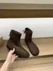 Sapatos de porco com fundo plano e bico dividido, botins pretos, botas femininas 2026, emagrecedores, marrons, para usar com saias, botas de meia-estação para primavera e outono