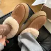 Botas de nieve de nuevo estilo 2026 para mujeres menudas, botines de invierno con suelas gruesas, cálidos y forrados de felpa, hechos de algodón y cuero, zapatos de algodón todo en uno