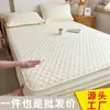 Tapete de Chão Modelo Quatro Estações Protetor de Colchão à Prova de Manchas Antiderrapante Cobertura de Cama Conjunto de Três Peças