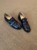 Mocassins femininos de couro legítimo retrô com duas tiras de velcro, novo estilo 2026, salto grosso, adequados para o trajeto diário