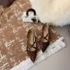 Sapatos Mary Jane de pele de carneiro com estampa de leopardo e tiras cruzadas, scarpins femininos de bico fino, corte baixo, salto grosso, versáteis, modernos e de salto alto retrô