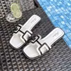 Novas Pantufas 2025 Moda Ins Sapatos Externos Slip-On Confortáveis Casuais Sapatos de Praia Sandálias Rasteirinhas