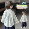 Camisa de manga larga estilo coreano para niños, nueva colección 2026, camisa de algodón puro para otoño para niños, top de dibujos animados elegante para niños en primavera y otoño