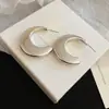 Brincos de Aço com Agulha de Metal Lisos em Formato C, Brincos de Estilo Minimalista High-End de Nicho, Brincos Versáteis Transfronteiriços Europeus e Americanos
