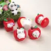 Accesorios de resina para manualidades de dibujos animados: Pinzas para el pelo, hebillas de zapatos, llaveros, colgantes y accesorios de gel de crema de gato manzana roja 3D
