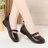 Zapatos de cuero versátiles de una sola pieza, zapatos de vestir de punta redonda, tacón grueso, zapatos Mary Jane para mujer de primavera y otoño, zapatos retro negros de suela gruesa para ir al trabajo