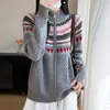Nuevo cárdigan de punto grueso de lana pura 2026 Otoño/Invierno, puntada siete, cuello redondo medio alto, con doble cremallera y patrón jacquard