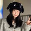 Gorro de felpa cálido y grueso para mujer, estilo japonés, suave y bonito, con orejas de conejo y ojos largos, para otoño e invierno.