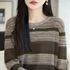 Suéter de tricô listrado estilo preguiçoso para mulheres, gola redonda, manga longa, solto, afina a silhueta, suéter, peça de base, roupa de outono, suéter retrô cor café