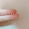 Pendientes Xinmia 2026 Moda Primavera Cuadrados Mini Dorados de Circonita, Pequeños y Exquisitos, Pendientes Versátiles para Estudiantes