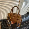 2026 Nova Bolsa de Ombro Único Transversal Retro Super Quente Feminina de Alto Padrão Nicho para o Trabalho Bolsa Almofada