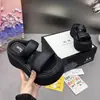 Novas Chinelas Femininas de Solado Grosso para Verão 2026 para Uso Externo, Sandálias Slide Fashionáveis e Versáteis com Solado Plataforma, Sandálias Casuais que Aumentam a Altura