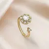 Anillo de Luz de Zirconia Incrustada en Oro Real Chapado en Cobre Transfronterizo Europeo y Americano Lujo Ligero Sensación de Alta Gama Anillo para el Dedo Joyería de Mano Versátil Fabricante Venta al por Mayor en Stock