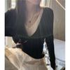 Camisa de Malha Preta com Decote V para Mulheres no Outono Estilo Coreano Solta com Efeito Emagrecedor Design Interno Falso Duas Peças Top de Manga Longa