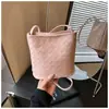 Bolso Cubo Tejido Minimalista de Nicho para Mujer, Nuevo Bolso Versátil Elegante para el Día a Día, Versión Coreana Bolso de Hombro Cruzado de Gama Alta, Transfronterizo