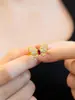 Anillo de Mariposa Completo de Diamantes Rojos para Mujer, Mismo Estilo que Joyería de Oro, Anillo Tridimensional de Imitación de Oro de Alta Gama de Lujo Ligero