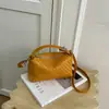 Bolsa Pequena Super Quente para o Trajeto Diário Feminina 2026 Novo Estilo Tendência Verão Textura de Tecido Bolsa de Ombro Único Bolsa Transversal para o Trajeto