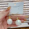 Elegantes y a la moda aretes colgantes de perla estilo coreano, con un diseño único y estiloso, perfectos para el uso diario y para complementar cualquier atuendo.