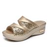 Suministro directo de fábrica sandalias talla grande verano plataforma con lentejuelas peep toe zapatos para usar al aire libre cuña tacón alto zapatos de mamá talla 43