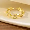 Anel de Coroa de Zircônia Estilo Europeu e Americano Transfronteiriço, Design de Moeda de Cobre Oca de Luxo Leve com Zircônia, Anel Aberto Ajustável