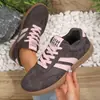 Tênis de Treinamento Moral com Solado Plano para Mulheres Modelos de Exportação Primavera e Outono 2025 Tamanho Grande Tênis Esportivo de Exportação Sapatos Brancos Casuais da Moda para Mulheres