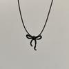 Colar Coreano Dongdaemun com Pingente de Laço e Cordão de Couro Preto, Colar Clavicular com Contas, Estilo Escuro Feminino, Pérolas Empilhadas