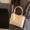 2024 Nova Bolsa Feminina Crossbody Commuter Grande Capacidade Moda All-match Cesta de Vegetais Bolsa de Ombro Balde Popular Bolsa da Moda para Mulheres