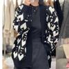 2025 Invierno Casual Nuevo Tejido Talla Grande Estilo Holgazán Suéter Cárdigan Chaqueta Amor Calado Moda Mujer