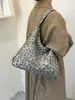 Bolso estampado de leopardo, gran capacidad, elegante y con estilo, adecuado para el uso diario, versátil, bolso de hombro para mujer, perfecto para el trabajo y los desplazamientos, producto transfronterizo