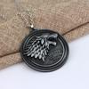 Cine y televisión alrededor de Europa y Estados Unidos nueve grandes familia Targaryen dragón de tres cabezas Stark collar con cabeza de lobo colgante de comercio exterior transfronterizo