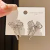 Pendientes de Zirconia Súper Brillantes con Lazo de Aguja Plateada, Pendientes de Diseño Exquisito y de Moda, Pendientes de Lujo Ligero de Nicho de Gama Alta para Mujer