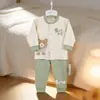 25 Traje de Bebé con Cuello Alto para Primavera y Otoño Terciopelo Suave Ropa de Bebé Ropa de Otoño Pantalones de Otoño Ropa Exterior con Pies Atados Doble Propósito Entrepierna Ropa para Niños