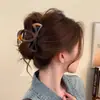 Pinza de Garra Hueca Versátil para Mujer, Nuevo Modelo 2026, Pinza de Tiburón de Gama Alta de Tamaño Mediano para Peinados Semirecogidos, Elegante Accesorio para el Cabello
