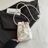 Nova Bolsa Bordada para Celular Estilo Chinês para Mulheres Verão 2026 Nova Elegante Moda Simples Casual Bolsa de Ombro Transversal