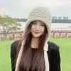 Gorro de Lana con Borla para Mujer en Otoño e Invierno Estilo Coreano Protección Cálida para Orejas Gorro Tejido Dulce Versátil Gorro Pullover Gorro para el Frío Transfronterizo