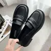 Zapatos de cuero para mujer estilo británico 2026 nuevo otoño negro versátiles mocasines sin cordones zapatos planos para mujer zapatos de mujer de moda